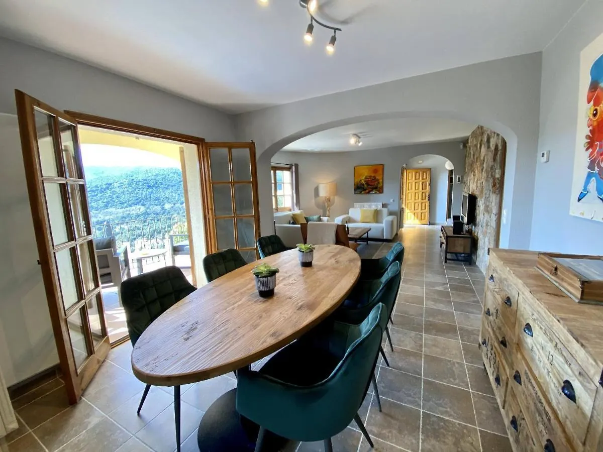 Villa Don Huberto 칼론제 0*,  스페인